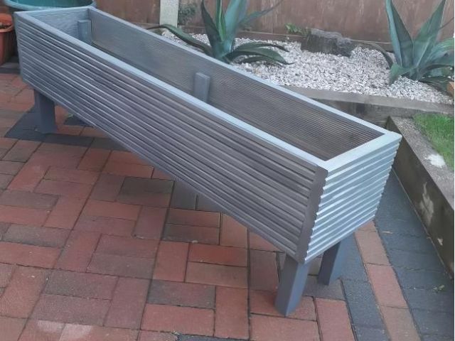 Medium Raised Planter